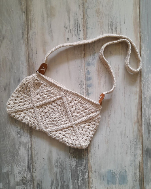Cartera Bandolera de Verano Tejida a Crochet Beige